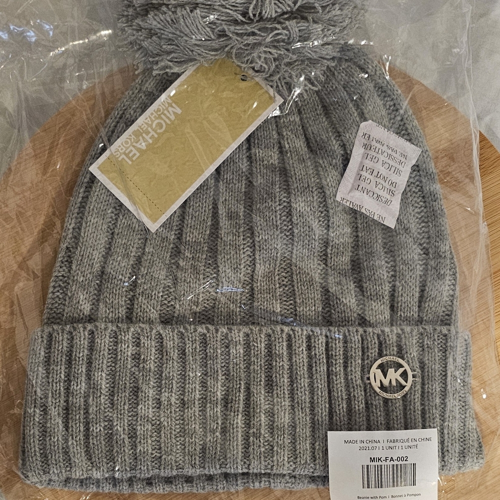 *NWT* Michael Kors Gray Knit Pom Hat
